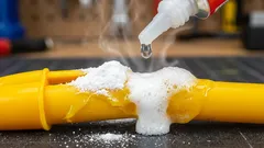 Die Mischung aus Klebstoff und Backpulver: Warum wird sie empfohlen und wozu dient sie?